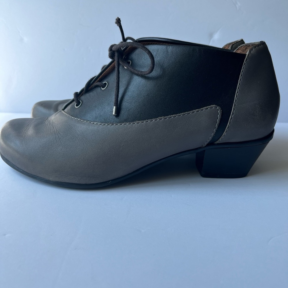 Aetrex Black and Gray Lace-Up Boots